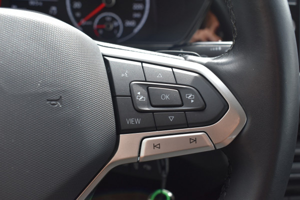 Volkswagen T-Cross 1.0 TSI Life Automaat Stoelverwarming Parkeersensoren.