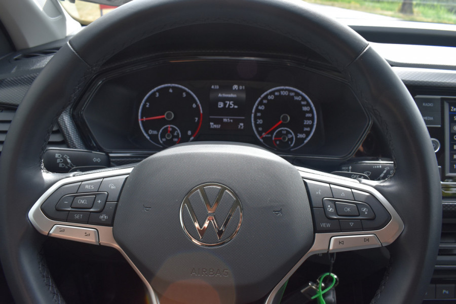 Volkswagen T-Cross 1.0 TSI Life Automaat Stoelverwarming Parkeersensoren.