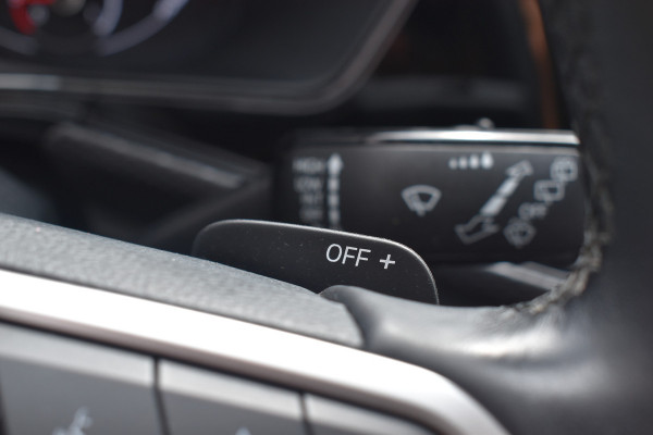 Volkswagen T-Cross 1.0 TSI Life Automaat Stoelverwarming Parkeersensoren.