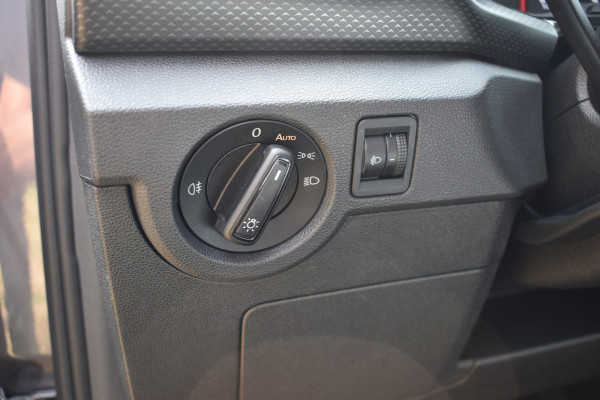 Volkswagen T-Cross 1.0 TSI Life Automaat Stoelverwarming Parkeersensoren.