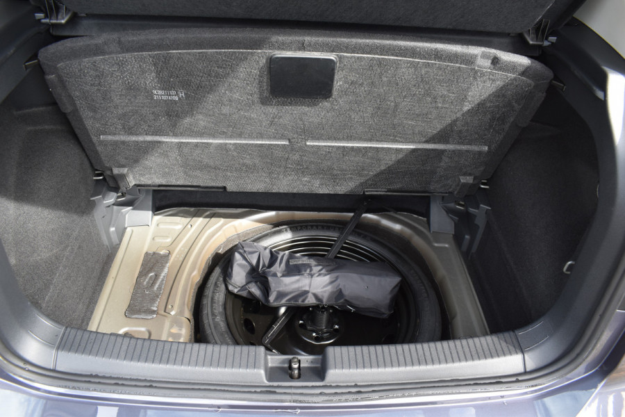 Volkswagen T-Cross 1.0 TSI Life Automaat Stoelverwarming Parkeersensoren.