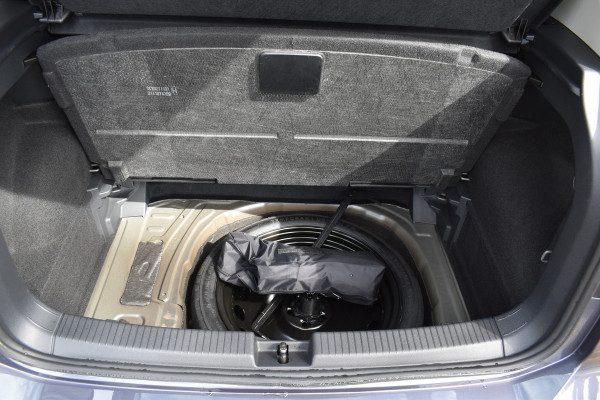 Volkswagen T-Cross 1.0 TSI Life Automaat Stoelverwarming Parkeersensoren.