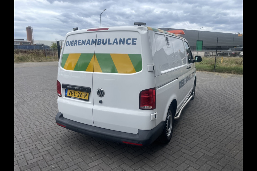 Volkswagen Transporter 2.0 TDI 150PK DSG Dierenambulance