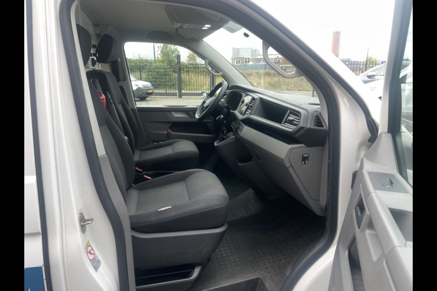 Volkswagen Transporter 2.0 TDI 150PK DSG Dierenambulance