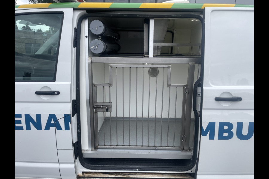 Volkswagen Transporter 2.0 TDI 150PK DSG Dierenambulance