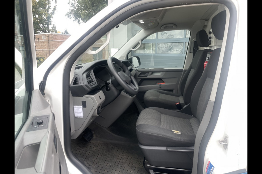Volkswagen Transporter 2.0 TDI 150PK DSG Dierenambulance