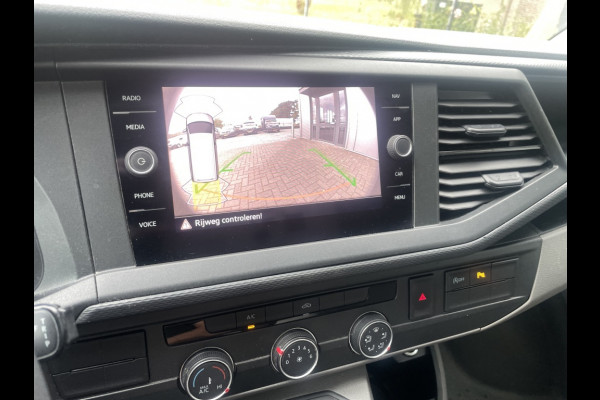 Volkswagen Transporter 2.0 TDI 150PK DSG Dierenambulance