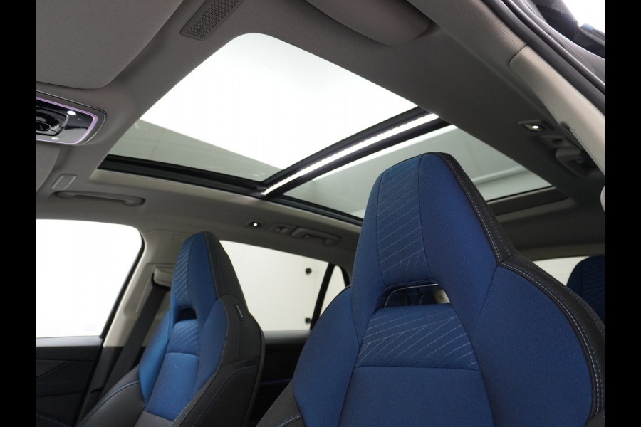 Lynk & Co 01 1.5T PHEV AUT-7 261pk Pano-Schuif-K-dak 20" 360°Camera Apple Carplay Android Auto Adap.-Cruise Navi Pdc Ecc Keyless Led Plug-In  Elek.Memory.Verwarmde.Stoel(en) File assistent Dodehoek detector Elek. Bedienbare Achterklep Rijstrooksensor Wifi Verkeersbord detectie 425Nm koppel 3,6kw laadvermogen Euro 6 Hybride Benzine / Elektrisch rijden 1.800kg trekvermogen