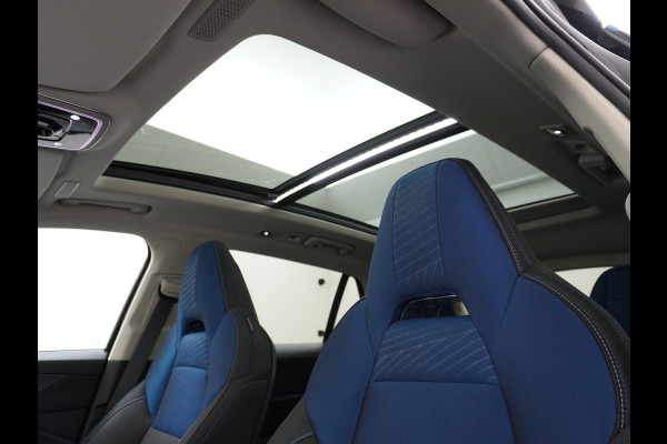 Lynk & Co 01 1.5T PHEV AUT-7 261pk Pano-Schuif-K-dak 20" 360°Camera Apple Carplay Android Auto Adap.-Cruise Navi Pdc Ecc Keyless Led Plug-In  Elek.Memory.Verwarmde.Stoel(en) File assistent Dodehoek detector Elek. Bedienbare Achterklep Rijstrooksensor Wifi Verkeersbord detectie 425Nm koppel 3,6kw laadvermogen Euro 6 Hybride Benzine / Elektrisch rijden 1.800kg trekvermogen