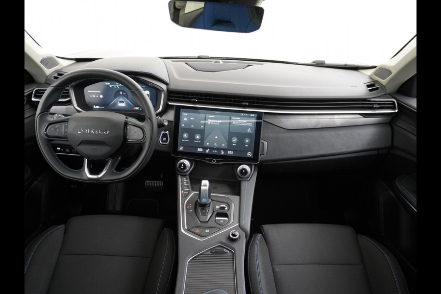 Lynk & Co 01 1.5T PHEV AUT-7 261pk Pano-Schuif-K-dak 20" 360°Camera Apple Carplay Android Auto Adap.-Cruise Navi Pdc Ecc Keyless Led Plug-In  Elek.Memory.Verwarmde.Stoel(en) File assistent Dodehoek detector Elek. Bedienbare Achterklep Rijstrooksensor Wifi Verkeersbord detectie 425Nm koppel 3,6kw laadvermogen Euro 6 Hybride Benzine / Elektrisch rijden 1.800kg trekvermogen