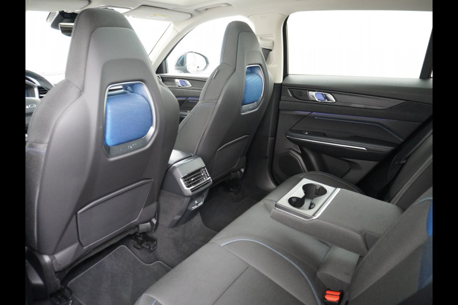 Lynk & Co 01 1.5T PHEV AUT-7 261pk Pano-Schuif-K-dak 20" 360°Camera Apple Carplay Android Auto Adap.-Cruise Navi Pdc Ecc Keyless Led Plug-In  Elek.Memory.Verwarmde.Stoel(en) File assistent Dodehoek detector Elek. Bedienbare Achterklep Rijstrooksensor Wifi Verkeersbord detectie 425Nm koppel 3,6kw laadvermogen Euro 6 Hybride Benzine / Elektrisch rijden 1.800kg trekvermogen