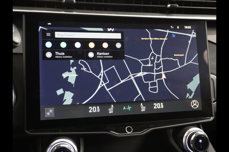 Lynk & Co 01 1.5T PHEV AUT-7 261pk Pano-Schuif-K-dak 20" 360°Camera Apple Carplay Android Auto Adap.-Cruise Navi Pdc Ecc Keyless Led Plug-In  Elek.Memory.Verwarmde.Stoel(en) File assistent Dodehoek detector Elek. Bedienbare Achterklep Rijstrooksensor Wifi Verkeersbord detectie 425Nm koppel 3,6kw laadvermogen Euro 6 Hybride Benzine / Elektrisch rijden 1.800kg trekvermogen