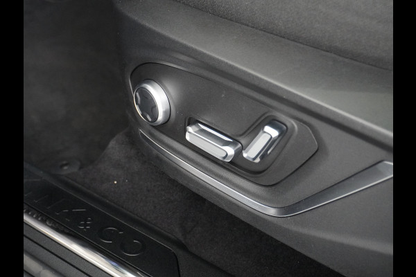 Lynk & Co 01 1.5T PHEV AUT-7 261pk Pano-Schuif-K-dak 20" 360°Camera Apple Carplay Android Auto Adap.-Cruise Navi Pdc Ecc Keyless Led Plug-In  Elek.Memory.Verwarmde.Stoel(en) File assistent Dodehoek detector Elek. Bedienbare Achterklep Rijstrooksensor Wifi Verkeersbord detectie 425Nm koppel 3,6kw laadvermogen Euro 6 Hybride Benzine / Elektrisch rijden 1.800kg trekvermogen