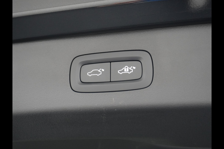 Lynk & Co 01 1.5T PHEV AUT-7 261pk Pano-Schuif-K-dak 20" 360°Camera Apple Carplay Android Auto Adap.-Cruise Navi Pdc Ecc Keyless Led Plug-In  Elek.Memory.Verwarmde.Stoel(en) File assistent Dodehoek detector Elek. Bedienbare Achterklep Rijstrooksensor Wifi Verkeersbord detectie 425Nm koppel 3,6kw laadvermogen Euro 6 Hybride Benzine / Elektrisch rijden 1.800kg trekvermogen
