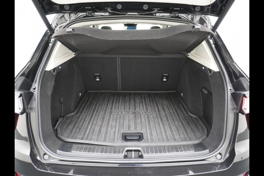 Lynk & Co 01 1.5T PHEV AUT-7 261pk Pano-Schuif-K-dak 20" 360°Camera Apple Carplay Android Auto Adap.-Cruise Navi Pdc Ecc Keyless Led Plug-In  Elek.Memory.Verwarmde.Stoel(en) File assistent Dodehoek detector Elek. Bedienbare Achterklep Rijstrooksensor Wifi Verkeersbord detectie 425Nm koppel 3,6kw laadvermogen Euro 6 Hybride Benzine / Elektrisch rijden 1.800kg trekvermogen