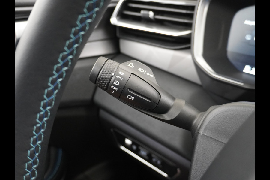Lynk & Co 01 1.5T PHEV AUT-7 261pk Pano-Schuif-K-dak 20" 360°Camera Apple Carplay Android Auto Adap.-Cruise Navi Pdc Ecc Keyless Led Plug-In  Elek.Memory.Verwarmde.Stoel(en) File assistent Dodehoek detector Elek. Bedienbare Achterklep Rijstrooksensor Wifi Verkeersbord detectie 425Nm koppel 3,6kw laadvermogen Euro 6 Hybride Benzine / Elektrisch rijden 1.800kg trekvermogen