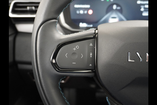 Lynk & Co 01 1.5T PHEV AUT-7 261pk Pano-Schuif-K-dak 20" 360°Camera Apple Carplay Android Auto Adap.-Cruise Navi Pdc Ecc Keyless Led Plug-In  Elek.Memory.Verwarmde.Stoel(en) File assistent Dodehoek detector Elek. Bedienbare Achterklep Rijstrooksensor Wifi Verkeersbord detectie 425Nm koppel 3,6kw laadvermogen Euro 6 Hybride Benzine / Elektrisch rijden 1.800kg trekvermogen