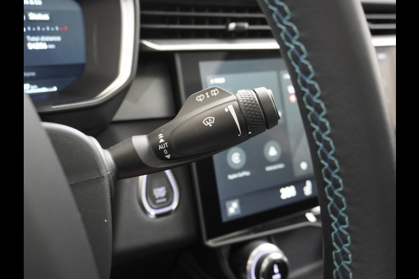 Lynk & Co 01 1.5T PHEV AUT-7 261pk Pano-Schuif-K-dak 20" 360°Camera Apple Carplay Android Auto Adap.-Cruise Navi Pdc Ecc Keyless Led Plug-In  Elek.Memory.Verwarmde.Stoel(en) File assistent Dodehoek detector Elek. Bedienbare Achterklep Rijstrooksensor Wifi Verkeersbord detectie 425Nm koppel 3,6kw laadvermogen Euro 6 Hybride Benzine / Elektrisch rijden 1.800kg trekvermogen