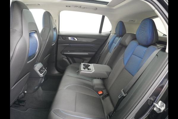 Lynk & Co 01 1.5T PHEV AUT-7 261pk Pano-Schuif-K-dak 20" 360°Camera Apple Carplay Android Auto Adap.-Cruise Navi Pdc Ecc Keyless Led Plug-In  Elek.Memory.Verwarmde.Stoel(en) File assistent Dodehoek detector Elek. Bedienbare Achterklep Rijstrooksensor Wifi Verkeersbord detectie 425Nm koppel 3,6kw laadvermogen Euro 6 Hybride Benzine / Elektrisch rijden 1.800kg trekvermogen