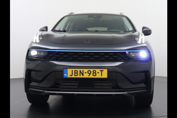 Lynk & Co 01 1.5T PHEV AUT-7 261pk Pano-Schuif-K-dak 20" 360°Camera Apple Carplay Android Auto Adap.-Cruise Navi Pdc Ecc Keyless Led Plug-In  Elek.Memory.Verwarmde.Stoel(en) File assistent Dodehoek detector Elek. Bedienbare Achterklep Rijstrooksensor Wifi Verkeersbord detectie 425Nm koppel 3,6kw laadvermogen Euro 6 Hybride Benzine / Elektrisch rijden 1.800kg trekvermogen
