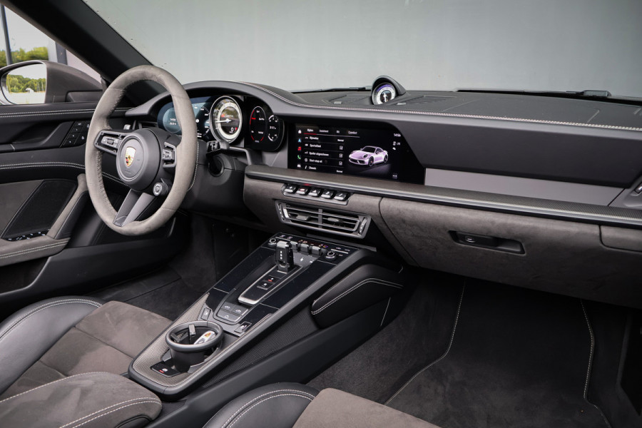 Porsche 911 Cabrio 3.0 Carrera 4 GTS | NP 255.996,- | ACHTERASBESTURING | ADAPTIVE SPORTSTOELLEN PLUS | DECOR MAT CARBON | LICHT DESIGN PACK