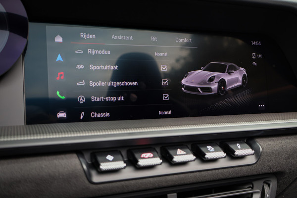 Porsche 911 Cabrio 3.0 Carrera 4 GTS | NP 255.996,- | ACHTERASBESTURING | ADAPTIVE SPORTSTOELLEN PLUS | DECOR MAT CARBON | LICHT DESIGN PACK