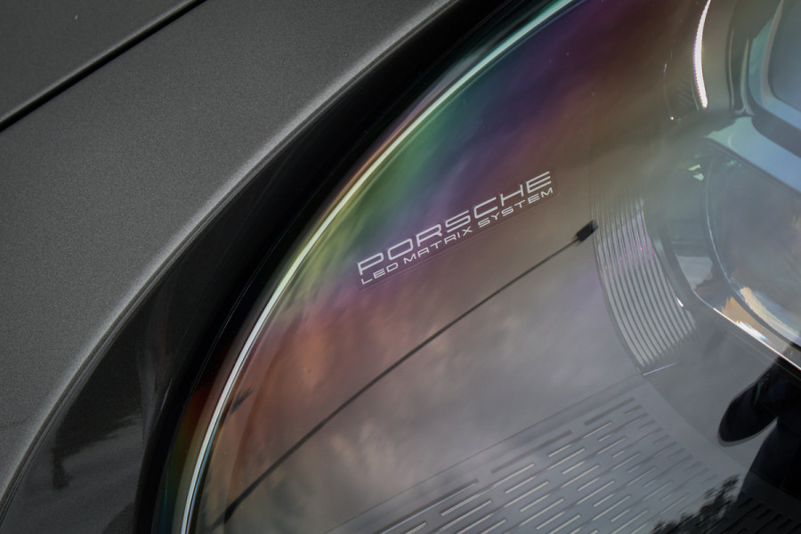Porsche 911 Cabrio 3.0 Carrera 4 GTS | NP 255.996,- | ACHTERASBESTURING | ADAPTIVE SPORTSTOELLEN PLUS | DECOR MAT CARBON | LICHT DESIGN PACK