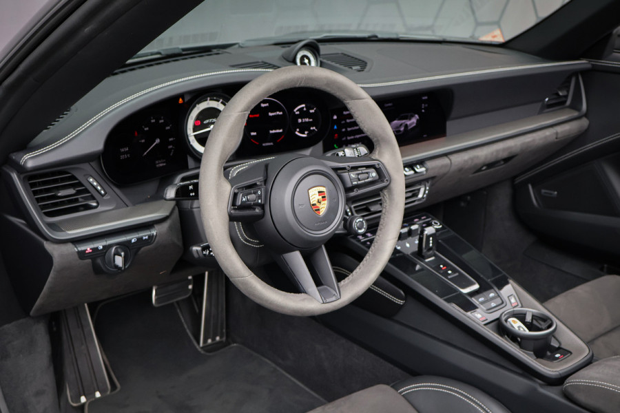 Porsche 911 Cabrio 3.0 Carrera 4 GTS | NP 255.996,- | ACHTERASBESTURING | ADAPTIVE SPORTSTOELLEN PLUS | DECOR MAT CARBON | LICHT DESIGN PACK