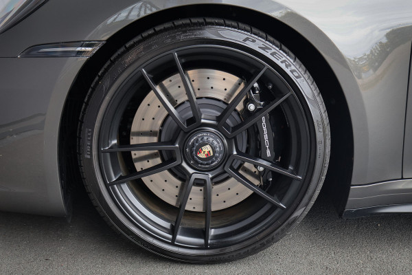 Porsche 911 Cabrio 3.0 Carrera 4 GTS | NP 255.996,- | ACHTERASBESTURING | ADAPTIVE SPORTSTOELLEN PLUS | DECOR MAT CARBON | LICHT DESIGN PACK