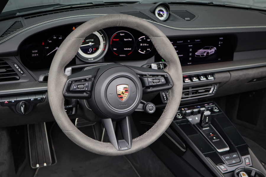 Porsche 911 Cabrio 3.0 Carrera 4 GTS | NP 255.996,- | ACHTERASBESTURING | ADAPTIVE SPORTSTOELLEN PLUS | DECOR MAT CARBON | LICHT DESIGN PACK