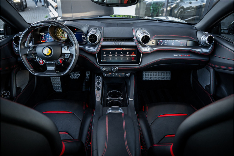 Ferrari GTC4 Lusso T 3.9 V8 - Nero Daytona | Passenger Display | Lift | Stoelkoeling | Memory Ferrari GTC4 Lusso T 3.9 V8 - Nero Daytona | Passenger Display | Lift | Stoelkoeling | Memory