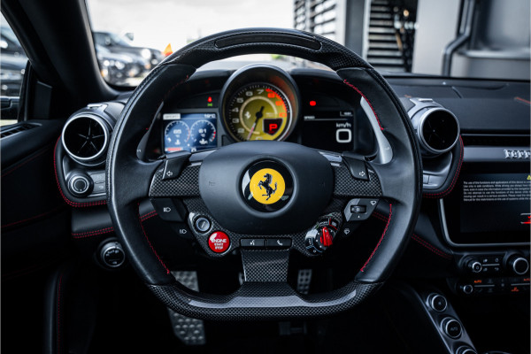 Ferrari GTC4 Lusso T 3.9 V8 - Nero Daytona | Passenger Display | Lift | Stoelkoeling | Memory Ferrari GTC4 Lusso T 3.9 V8 - Nero Daytona | Passenger Display | Lift | Stoelkoeling | Memory