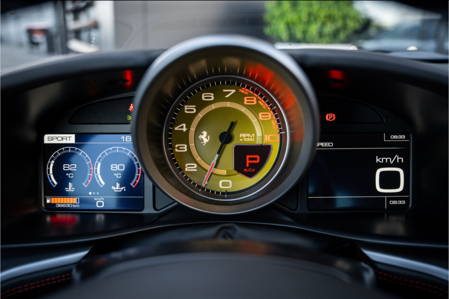 Ferrari GTC4 Lusso T 3.9 V8 - Nero Daytona | Passenger Display | Lift | Stoelkoeling | Memory Ferrari GTC4 Lusso T 3.9 V8 - Nero Daytona | Passenger Display | Lift | Stoelkoeling | Memory