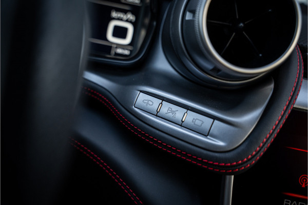 Ferrari GTC4 Lusso T 3.9 V8 - Nero Daytona | Passenger Display | Lift | Stoelkoeling | Memory Ferrari GTC4 Lusso T 3.9 V8 - Nero Daytona | Passenger Display | Lift | Stoelkoeling | Memory