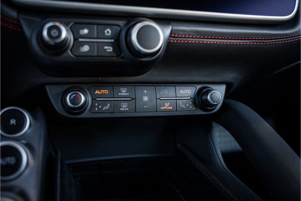 Ferrari GTC4 Lusso T 3.9 V8 - Nero Daytona | Passenger Display | Lift | Stoelkoeling | Memory Ferrari GTC4 Lusso T 3.9 V8 - Nero Daytona | Passenger Display | Lift | Stoelkoeling | Memory