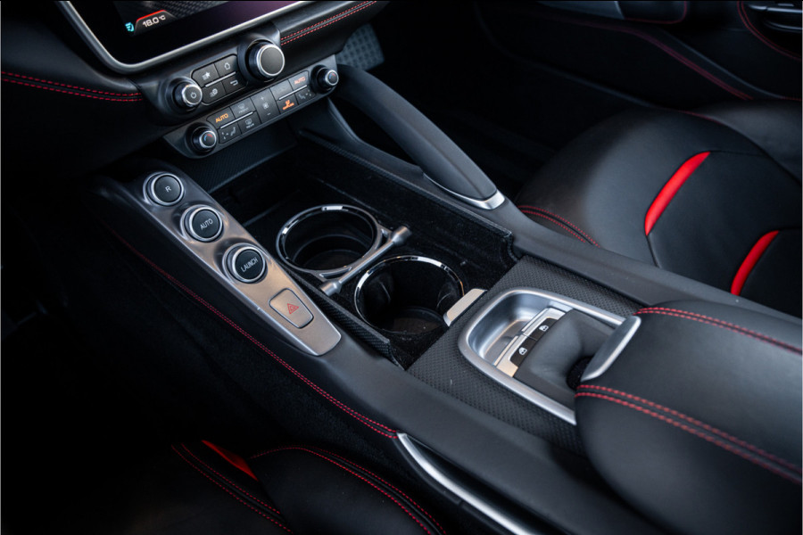 Ferrari GTC4 Lusso T 3.9 V8 - Nero Daytona | Passenger Display | Lift | Stoelkoeling | Memory Ferrari GTC4 Lusso T 3.9 V8 - Nero Daytona | Passenger Display | Lift | Stoelkoeling | Memory