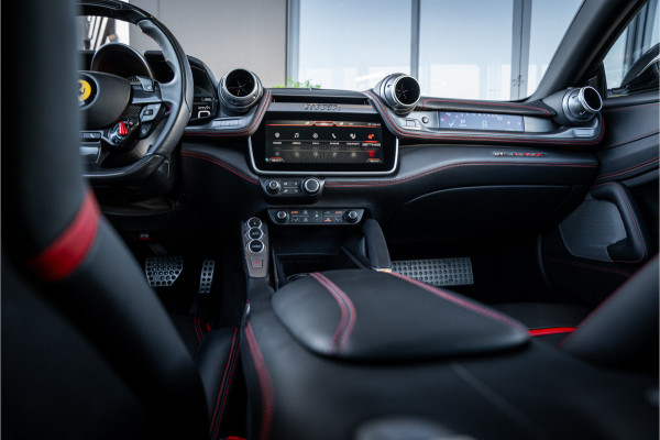 Ferrari GTC4 Lusso T 3.9 V8 - Nero Daytona | Passenger Display | Lift | Stoelkoeling | Memory Ferrari GTC4 Lusso T 3.9 V8 - Nero Daytona | Passenger Display | Lift | Stoelkoeling | Memory