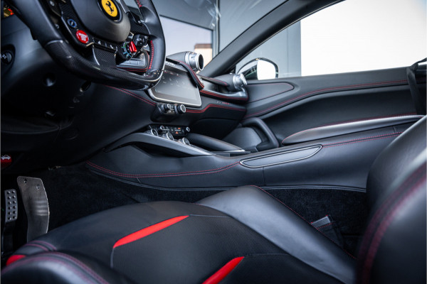 Ferrari GTC4 Lusso T 3.9 V8 - Nero Daytona | Passenger Display | Lift | Stoelkoeling | Memory Ferrari GTC4 Lusso T 3.9 V8 - Nero Daytona | Passenger Display | Lift | Stoelkoeling | Memory