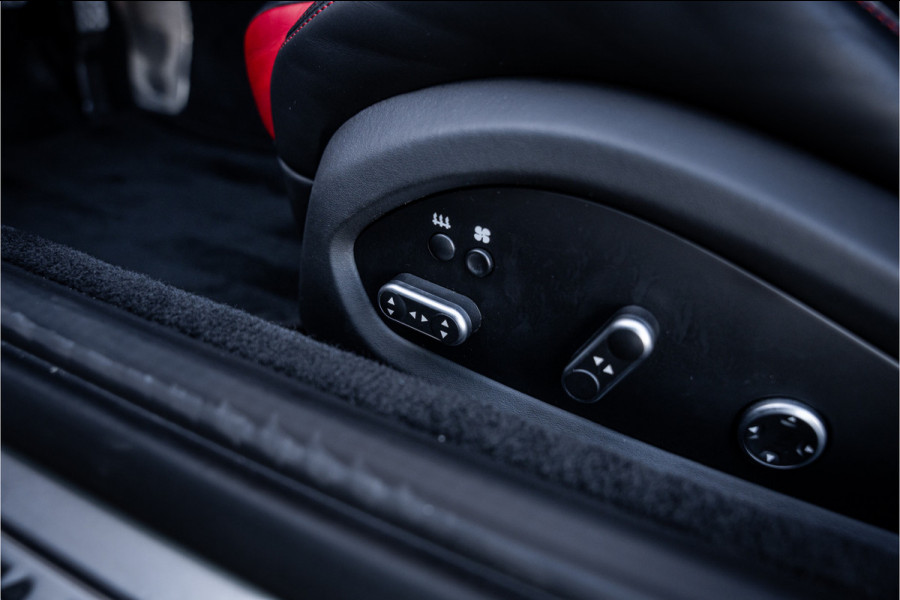 Ferrari GTC4 Lusso T 3.9 V8 - Nero Daytona | Passenger Display | Lift | Stoelkoeling | Memory Ferrari GTC4 Lusso T 3.9 V8 - Nero Daytona | Passenger Display | Lift | Stoelkoeling | Memory