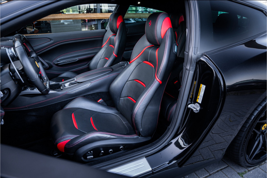 Ferrari GTC4 Lusso T 3.9 V8 - Nero Daytona | Passenger Display | Lift | Stoelkoeling | Memory Ferrari GTC4 Lusso T 3.9 V8 - Nero Daytona | Passenger Display | Lift | Stoelkoeling | Memory