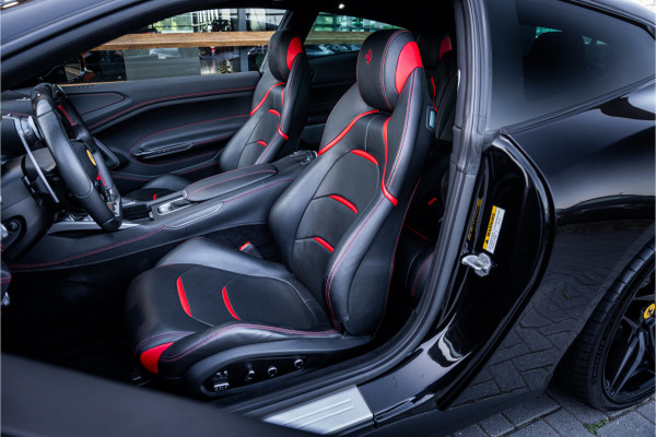 Ferrari GTC4 Lusso T 3.9 V8 - Nero Daytona | Passenger Display | Lift | Stoelkoeling | Memory Ferrari GTC4 Lusso T 3.9 V8 - Nero Daytona | Passenger Display | Lift | Stoelkoeling | Memory