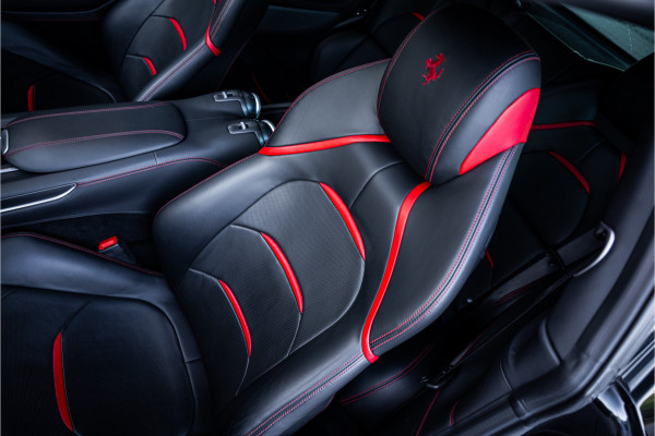 Ferrari GTC4 Lusso T 3.9 V8 - Nero Daytona | Passenger Display | Lift | Stoelkoeling | Memory Ferrari GTC4 Lusso T 3.9 V8 - Nero Daytona | Passenger Display | Lift | Stoelkoeling | Memory