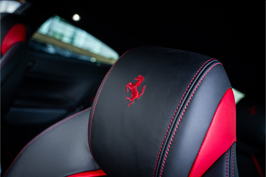 Ferrari GTC4 Lusso T 3.9 V8 - Nero Daytona | Passenger Display | Lift | Stoelkoeling | Memory Ferrari GTC4 Lusso T 3.9 V8 - Nero Daytona | Passenger Display | Lift | Stoelkoeling | Memory