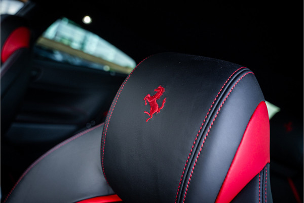 Ferrari GTC4 Lusso T 3.9 V8 - Nero Daytona | Passenger Display | Lift | Stoelkoeling | Memory Ferrari GTC4 Lusso T 3.9 V8 - Nero Daytona | Passenger Display | Lift | Stoelkoeling | Memory