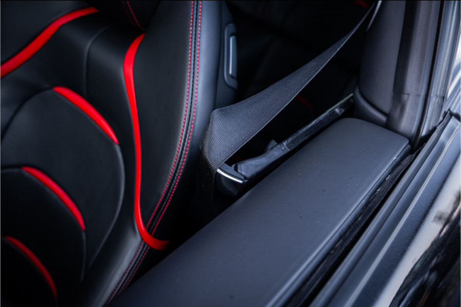 Ferrari GTC4 Lusso T 3.9 V8 - Nero Daytona | Passenger Display | Lift | Stoelkoeling | Memory Ferrari GTC4 Lusso T 3.9 V8 - Nero Daytona | Passenger Display | Lift | Stoelkoeling | Memory