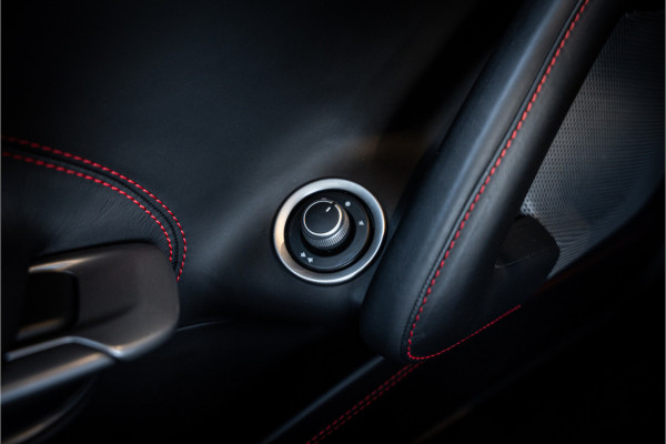 Ferrari GTC4 Lusso T 3.9 V8 - Nero Daytona | Passenger Display | Lift | Stoelkoeling | Memory Ferrari GTC4 Lusso T 3.9 V8 - Nero Daytona | Passenger Display | Lift | Stoelkoeling | Memory