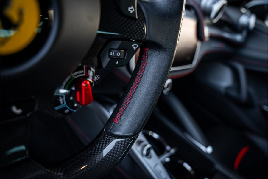 Ferrari GTC4 Lusso T 3.9 V8 - Nero Daytona | Passenger Display | Lift | Stoelkoeling | Memory Ferrari GTC4 Lusso T 3.9 V8 - Nero Daytona | Passenger Display | Lift | Stoelkoeling | Memory