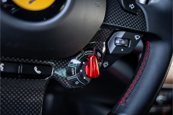 Ferrari GTC4 Lusso T 3.9 V8 - Nero Daytona | Passenger Display | Lift | Stoelkoeling | Memory Ferrari GTC4 Lusso T 3.9 V8 - Nero Daytona | Passenger Display | Lift | Stoelkoeling | Memory