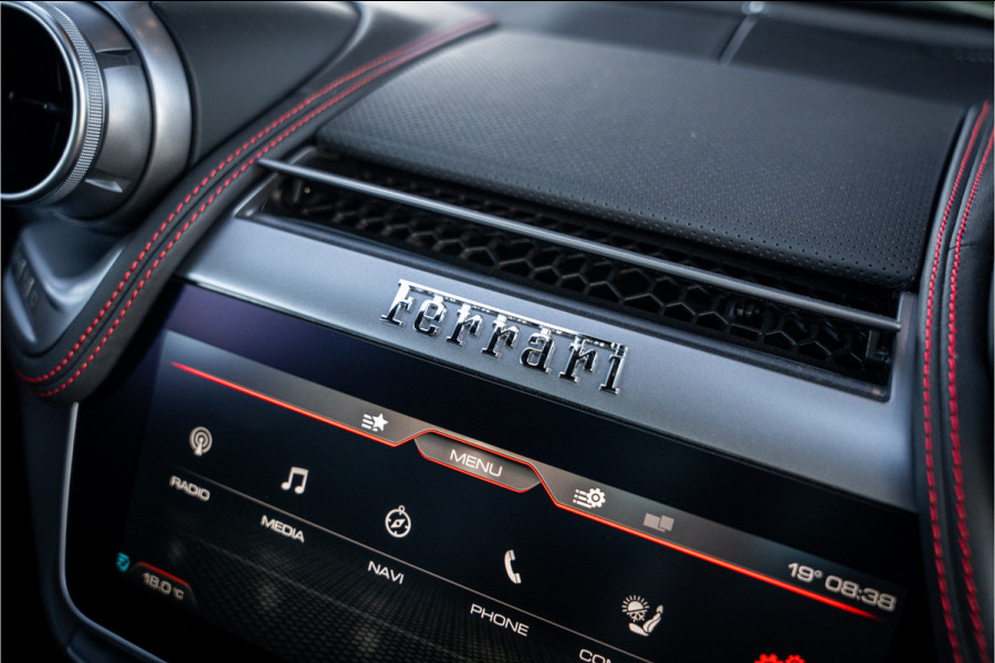 Ferrari GTC4 Lusso T 3.9 V8 - Nero Daytona | Passenger Display | Lift | Stoelkoeling | Memory Ferrari GTC4 Lusso T 3.9 V8 - Nero Daytona | Passenger Display | Lift | Stoelkoeling | Memory