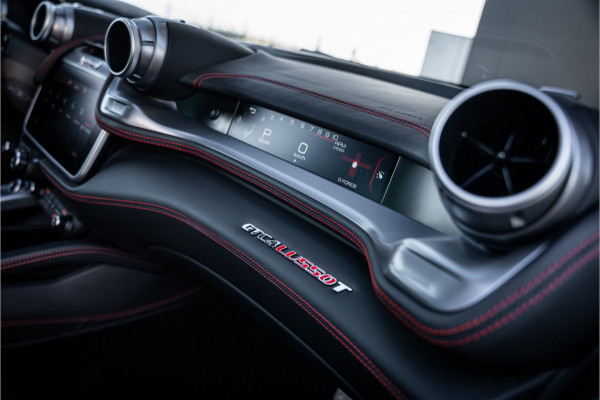 Ferrari GTC4 Lusso T 3.9 V8 - Nero Daytona | Passenger Display | Lift | Stoelkoeling | Memory Ferrari GTC4 Lusso T 3.9 V8 - Nero Daytona | Passenger Display | Lift | Stoelkoeling | Memory
